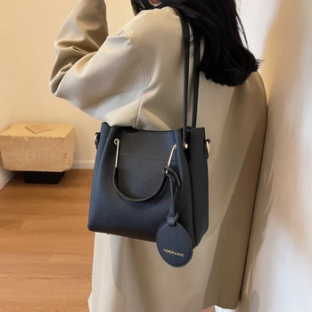 Eladó női táskák 2023 Kiváló minőségű új divat retro tömör alkalmi táska Advanced Sense Messenger táska Nagy kapacitású kézitáska