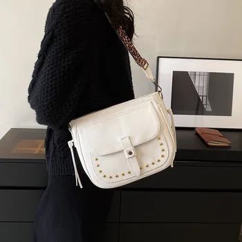 2024 Új kis négyzet alakú táska Egyszerű népszerű válltáska divat Luxus pénztárcák és kézitáskák Crossbody táskák nőknek